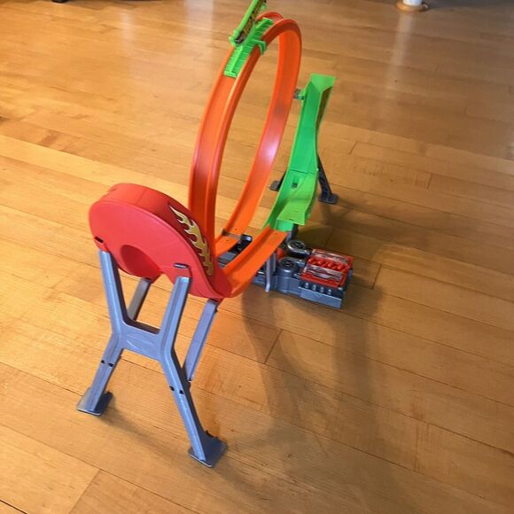 Hot Wheels Power Shift Raceway Motorized Track Set Loop &‎ Jump - In Box- Used - Picture 4 of 6